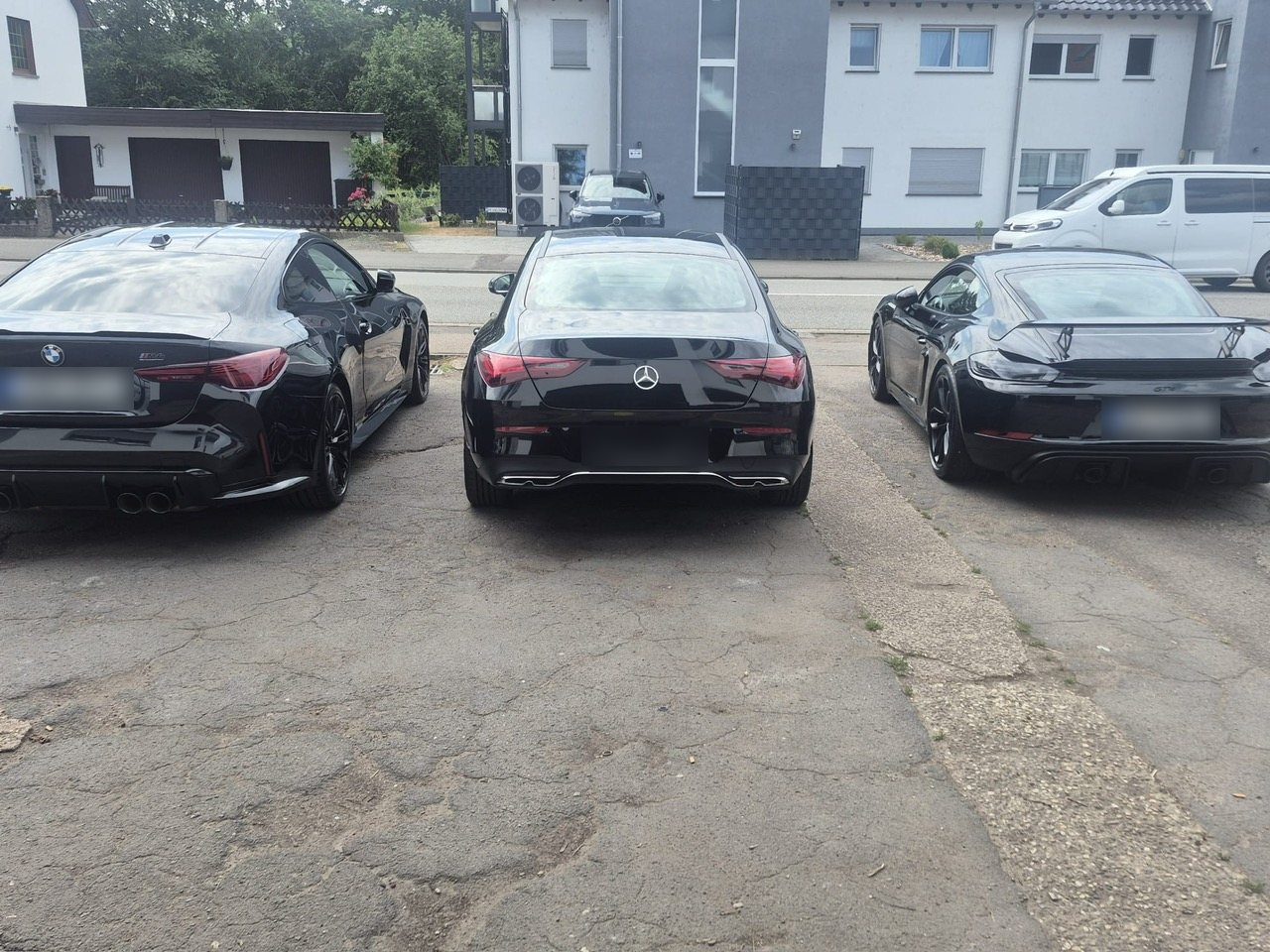 BMW M4, Mercedes CLA und Porsche GT4 in der Heckansicht